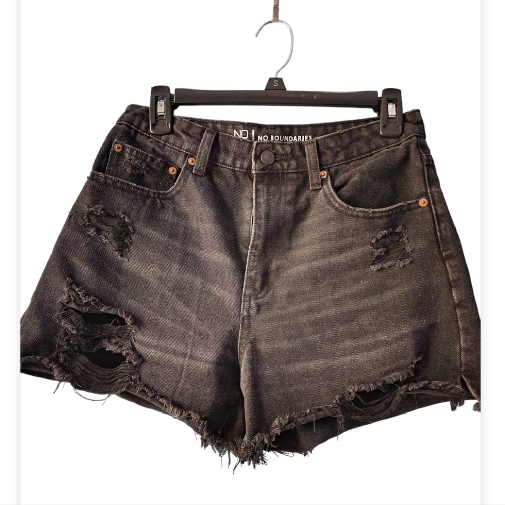 Preowned Juniors Black Shorts.